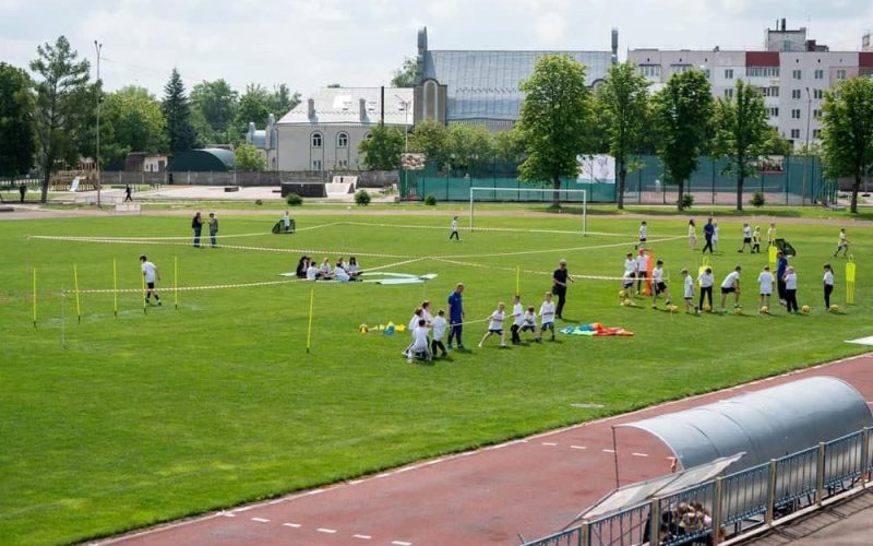 Відкриті уроки футболу – у Коростені близько сотні дітей долучилися до соціального проєкту
