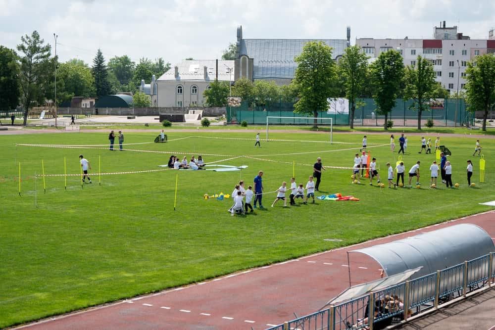Відкриті уроки футболу – у Коростені близько сотні дітей долучилися до соціального проєкту