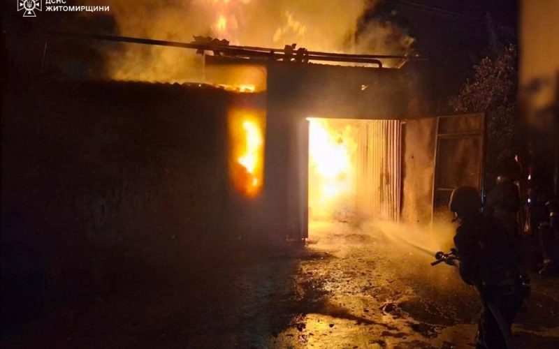 Через атаку ворога вночі сталася пожежа на підприємстві в Житомирській області