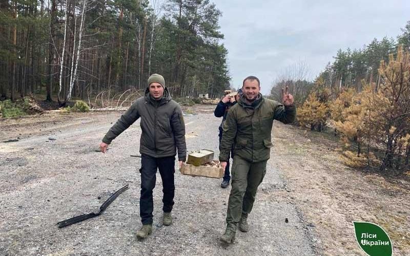 Лісівник Народицького спецлісгоспу розповів, як весною 22-го допомагав військовим під час боїв на півночі області