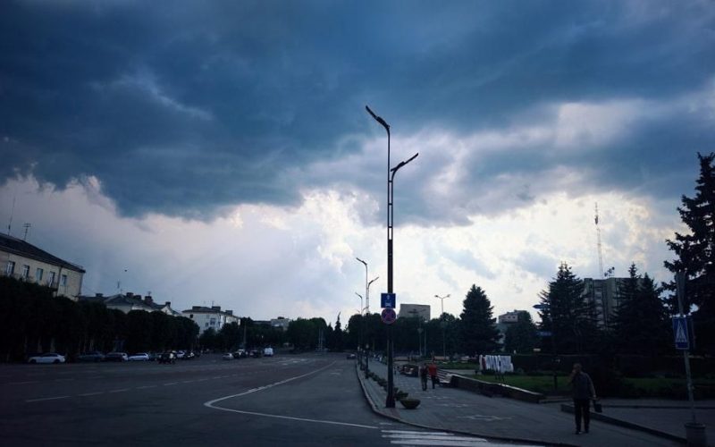 Цього тижня у Коростені стане прохолодніше, місцями дощ з грозою
