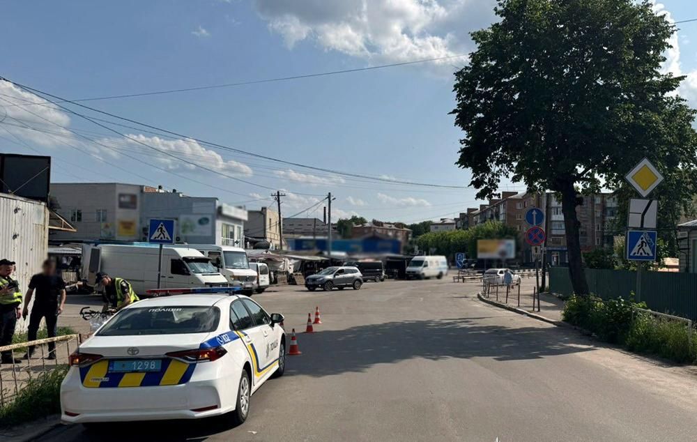 У місті Житомирської області чоловік на велосипеді збив 54-річну жінку: потерпілу забрали в реанімацію