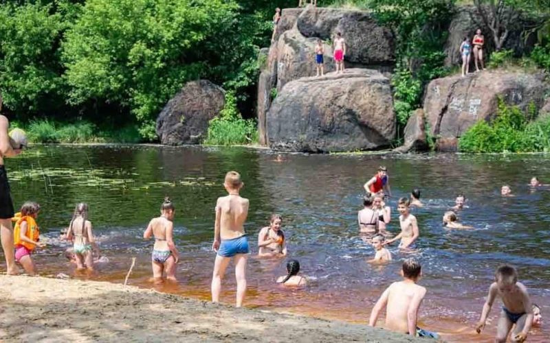 У межах міського пляжу на річці Уж в Коростені купатися не можна