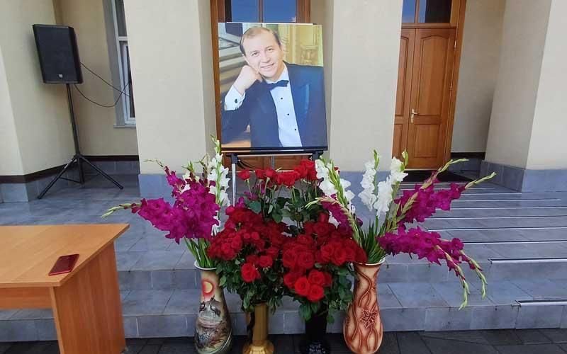 У Малині попрощалися з солістом Одеської опери, який загинув на Сумщині