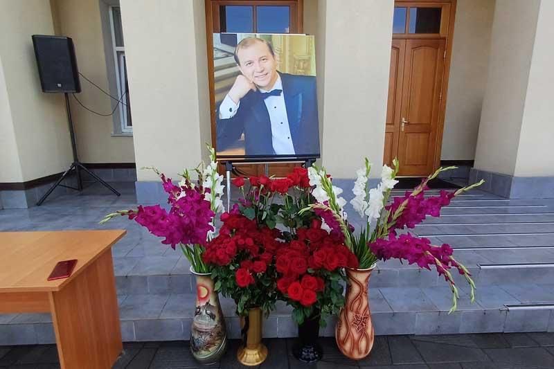 У Малині попрощалися з солістом Одеської опери, який загинув на Сумщині