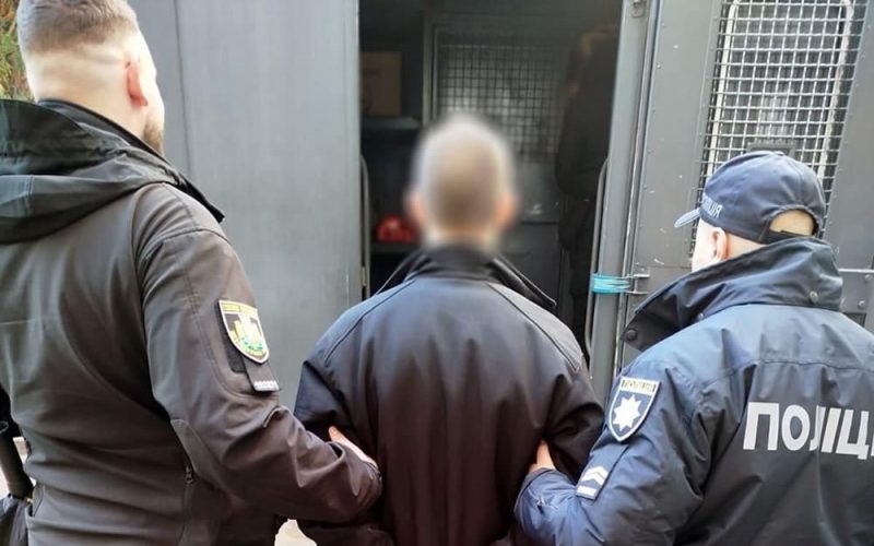 На Житомирщині суд призначив покарання юнаку, який убив чоловіка через відмову дати цигарку