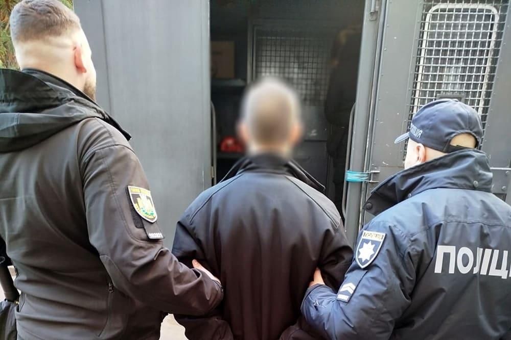 На Житомирщині суд призначив покарання юнаку, який убив чоловіка через відмову дати цигарку