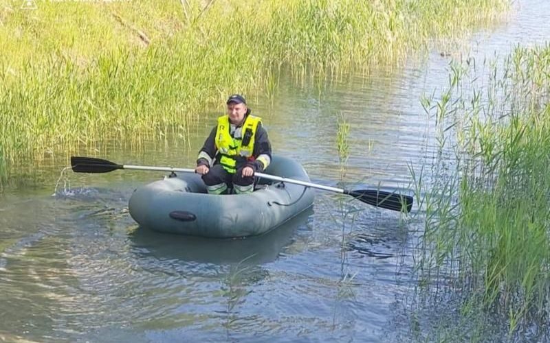На Житомирщині рятувальники витягували з кар’єру 2 чоловіків: один намагався переплисти водойму, інший рятував