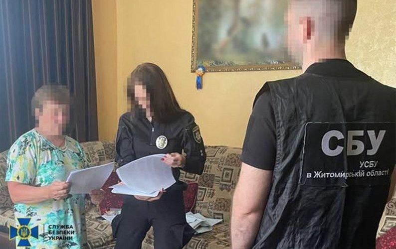 Голову та двох посадовиць громади в Житомирській області підозрюють у корупції й привласненні грошей