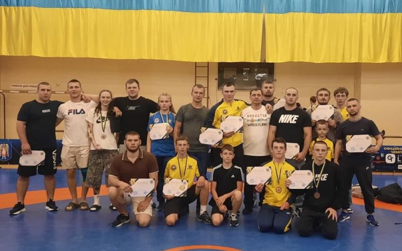 Коростенські спортсмени здобули 8 медалей на чемпіонаті області з вільної боротьби