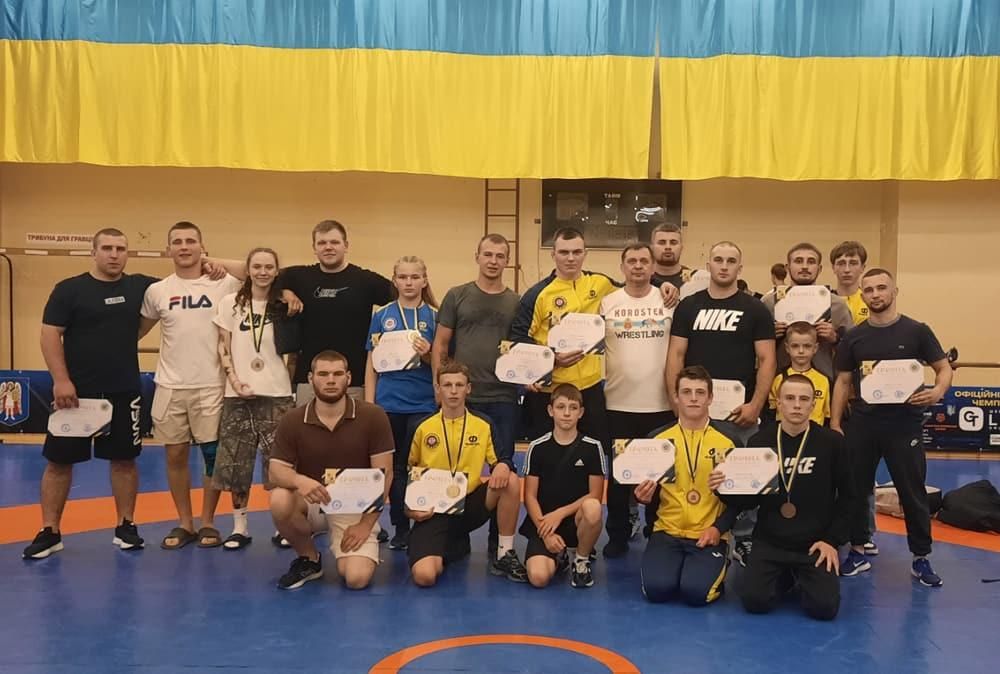 Коростенські спортсмени здобули 8 медалей на чемпіонаті області з вільної боротьби