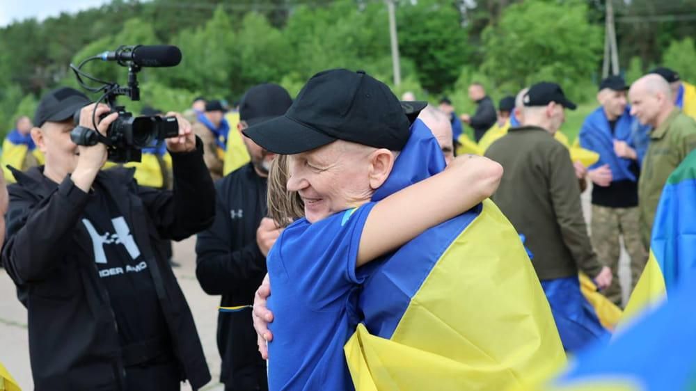 Україна повернула ще одну групу важкохворих захисників із російської неволі
