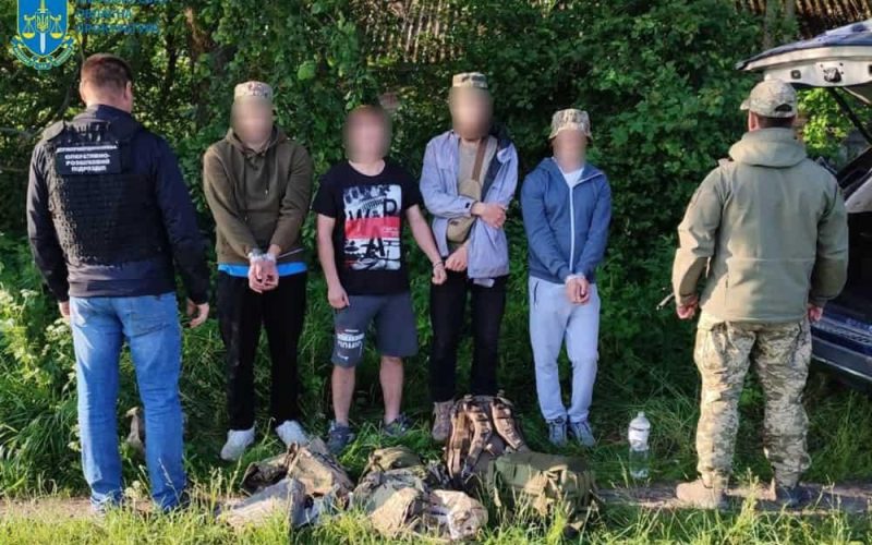 Чоловікам, які через Коростенщину до білоруського кордону організували схему виїзду військовозобов’язаних, загрожує 9 років за гратами