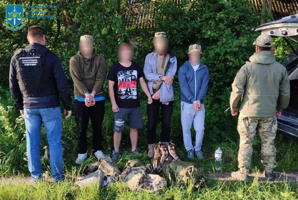 Чоловікам, які через Коростенщину до білоруського кордону організували схему виїзду військовозобов’язаних, загрожує 9 років за гратами