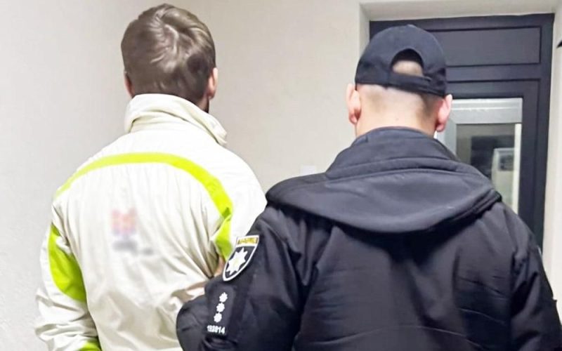 На Житомирщині чоловік, аби розрахуватися з боргами, обікрав дівчину з подругою на пів мільйона гривень
