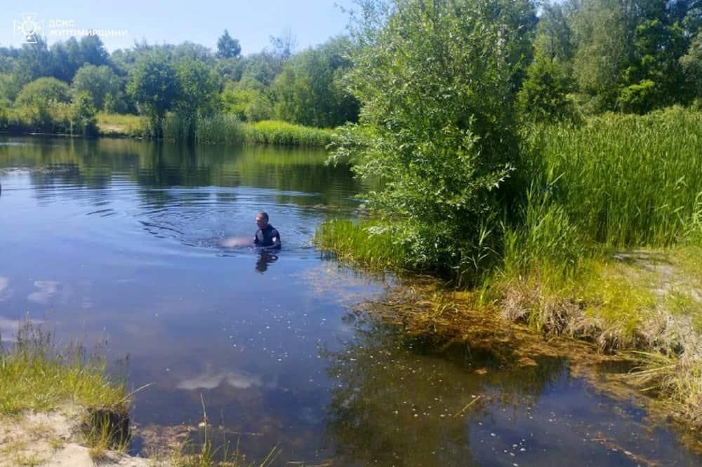 Поїхав купатися та зник – зі ставка на Житомирщині водолази дістали тіло 16-річного хлопця