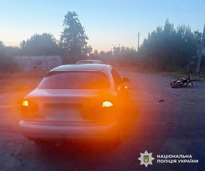 У селі на Малинщині 13-річний мотоцикліст зіштовхнувся з Daewoo: постраждали водій двоколісника та його пасажирка