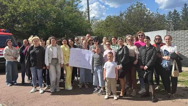 В Овручі батьки місцевого ліцею проти переведення 5-класників до інших шкіл та хочуть звертатися до суду