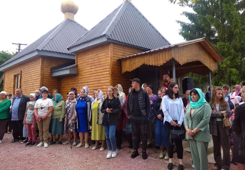У селі Овруцької громади відбулася служба у новозведеному храмі
