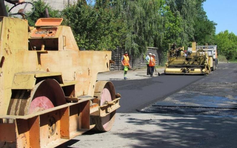 У Малині асфальтують дорогу