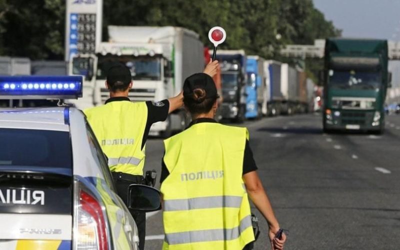 На дорогах Житомирської області через спеку обмежили рух вантажівок вагою понад 24 тонни