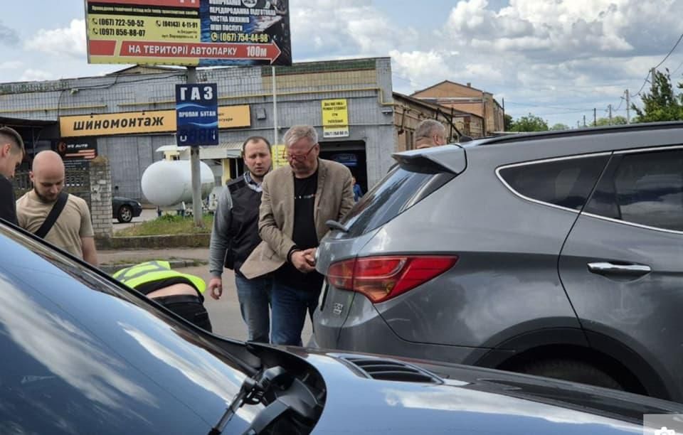 Підозрюваний в отриманні хабаря мер Бердичева продав Renault, на який був накладений арешт