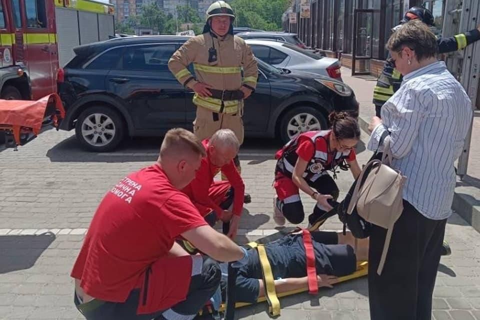 На Житомирщині підліток зламав ногу, стрибнувши з третього поверху заради порятунку кота