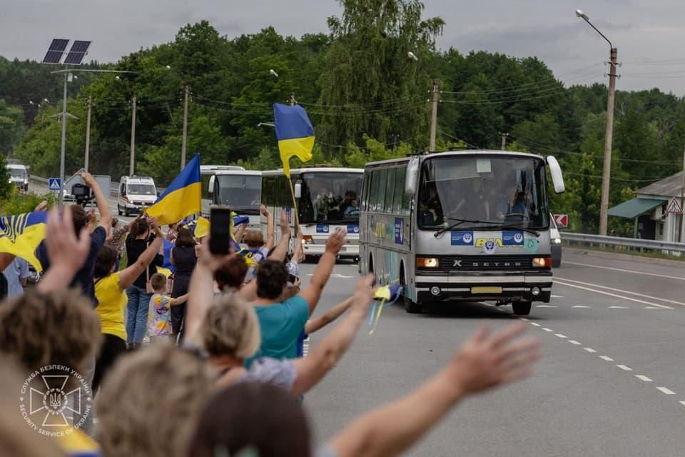 Вісім етапів великого обміну військовополоненими відбулося від початку червня: сотні українських героїв удома, – Зеленський