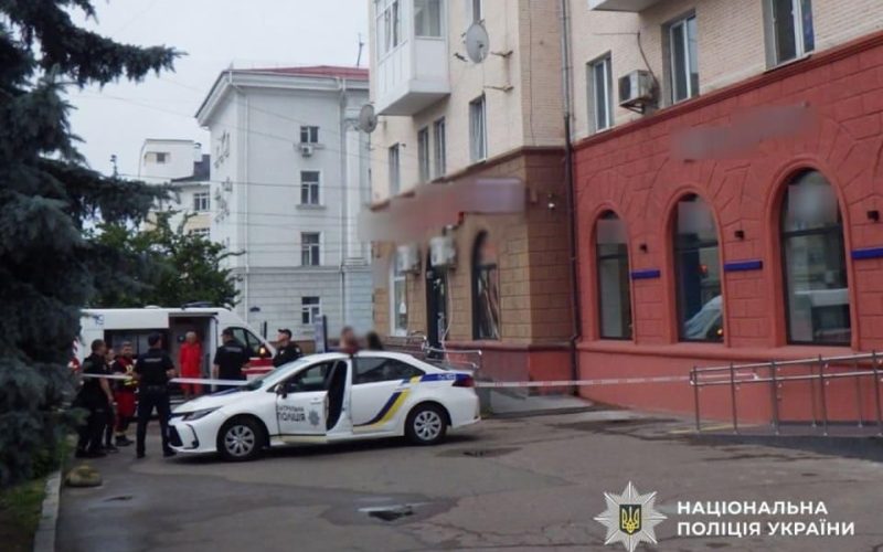 Поки батьки спали, з вікна в одному з міст Житомирщини випала 6-річна дівчинка та загинула
