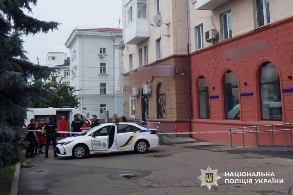 Поки батьки спали, з вікна в одному з міст Житомирщини випала 6-річна дівчинка та загинула