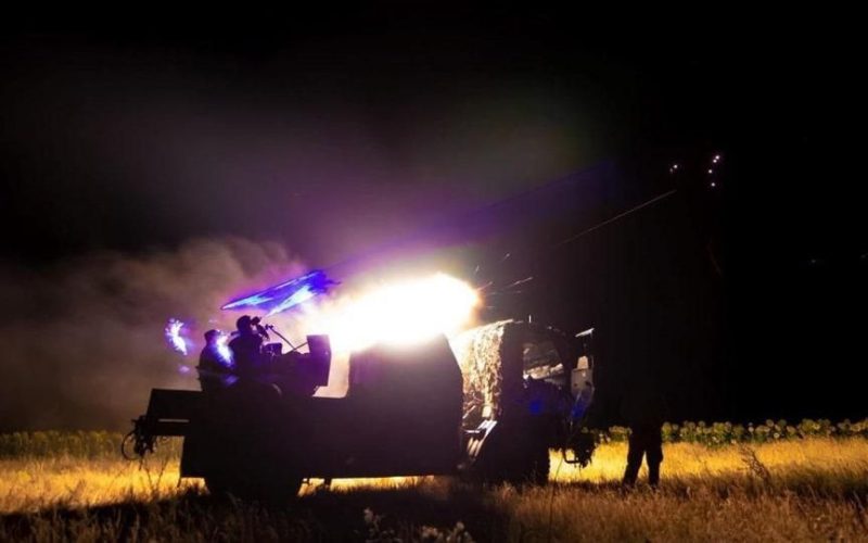 На Житомирщині під час масованої атаки ППО знищила ворожі цілі, уламки спричинили пожежу