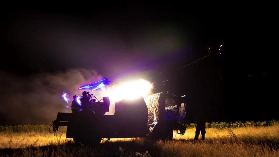 На Житомирщині під час масованої атаки ППО знищила ворожі цілі, уламки спричинили пожежу