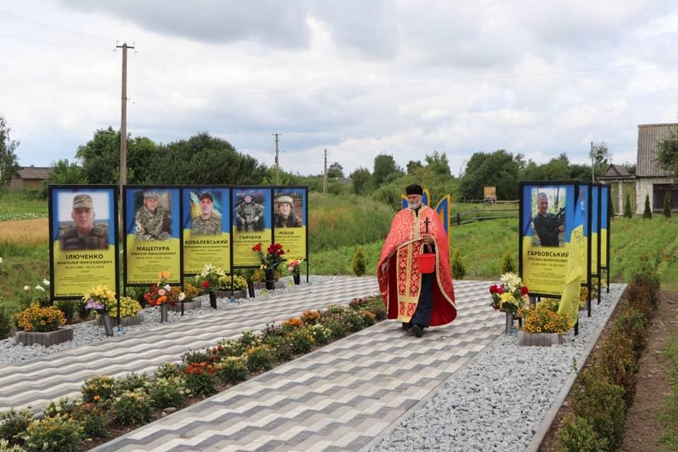В селі Олевської громади відбулося відкриття Алеї Героїв