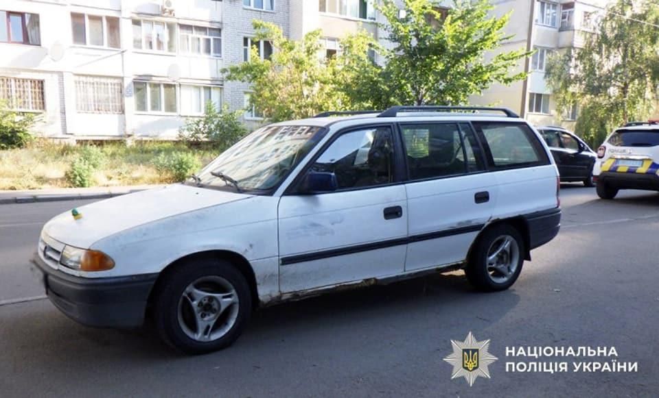 У місті Житомирської області чоловік викрав автівку з двору через неналежне паркування сусіда
