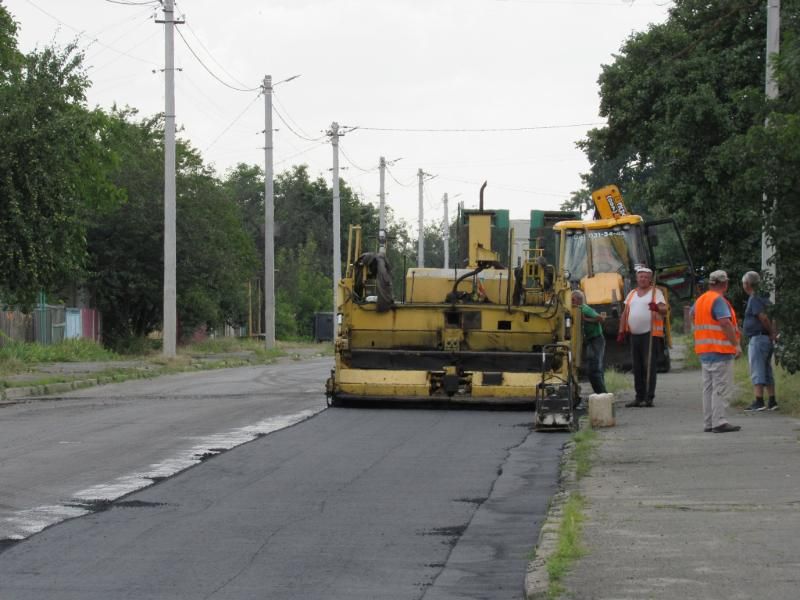 На вулицях Малина ремонтують дорожнє покриття