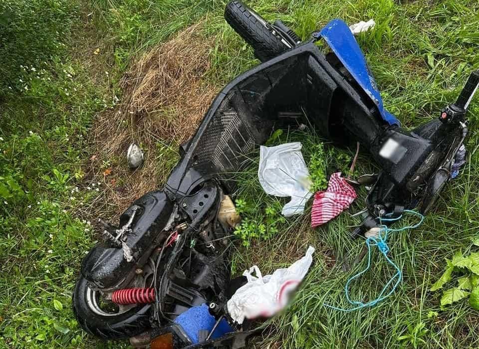 У селі Олевської громади через зіткнення автівки та скутера загинула 66-річна жінка