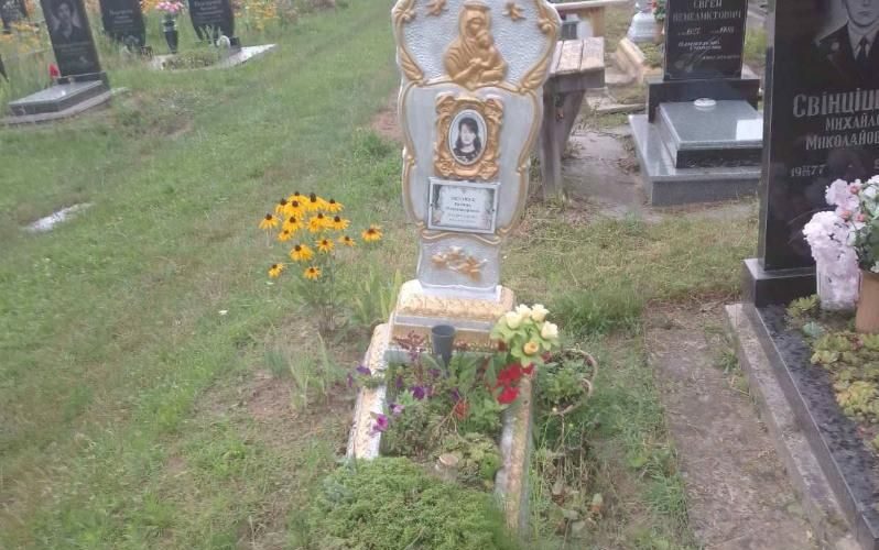 Злива на Житомирщині підтопила могили на цвинтарі