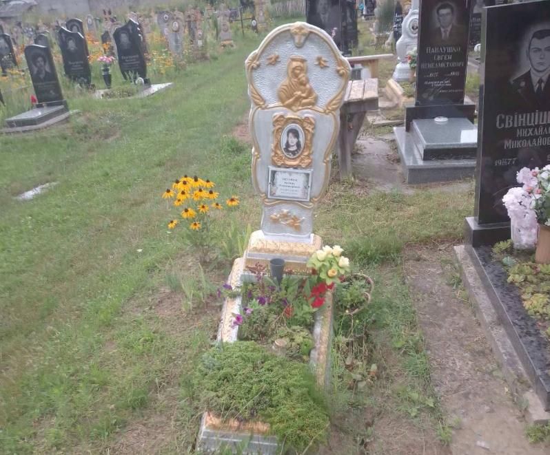 Злива на Житомирщині підтопила могили на цвинтарі