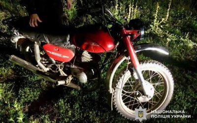 На Житомирщині 17-річний юнак на мотоциклі збив велосипедиста та зник з місця ДТП