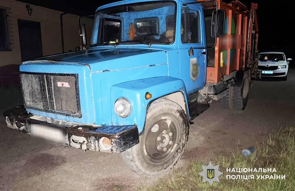 На Житомирщині 18-річний молодик викрав сміттєвоз, аби покататися