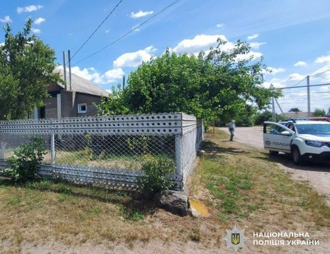 У Коростені поліцейські затримали чоловіка, який виніс з будинку пенсіонерки долари та золоті каблучки