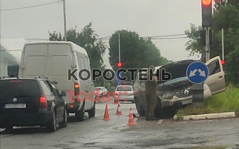 Поблизу Коростеня Renault зіштовхнувся з Iveco