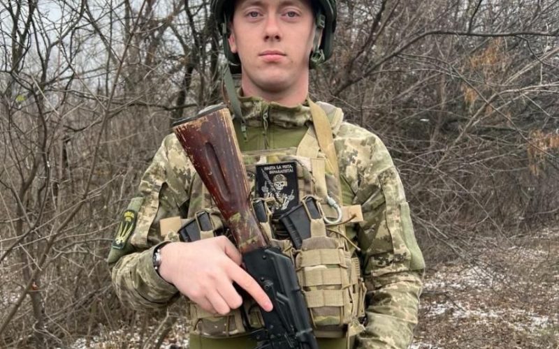Молодого захисника з Чоповицької громади Максима Майстренка нагородили нагрудним знаком