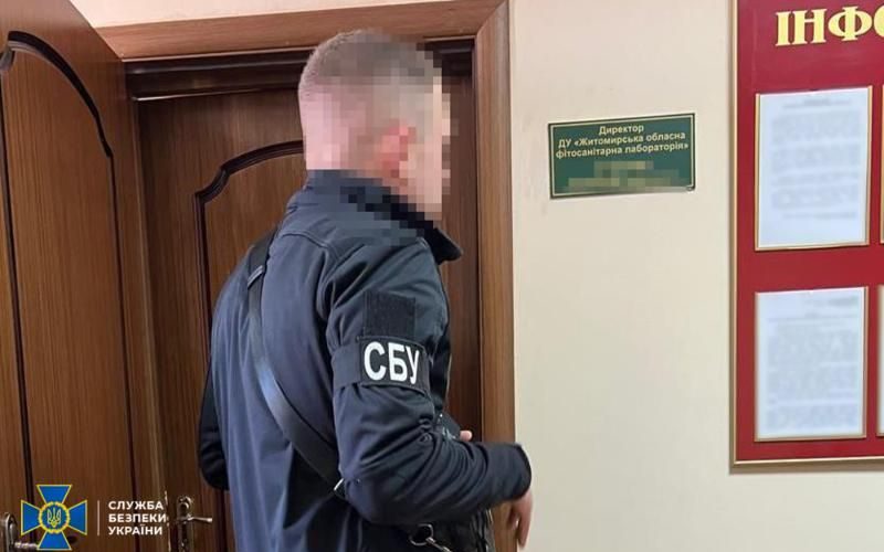 Оформили на роботу “людей-привидів” – на розкраданні коштів на Житомирщині викрили колишнього директора, кадровика та ще 3 спільників