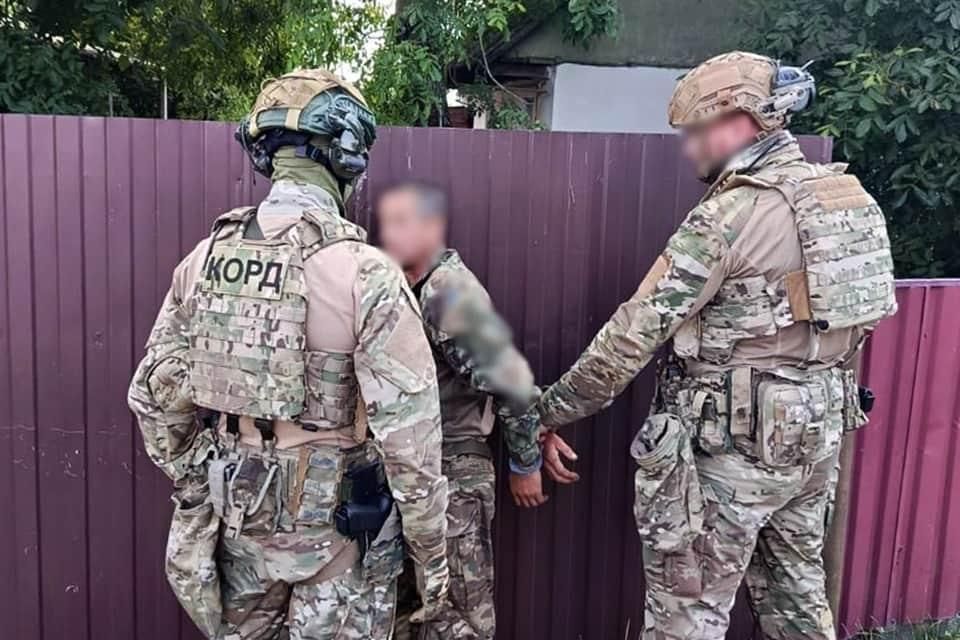 В одній з громад Житомирщини нетверезий чоловік з гранатою погрожував поліцейським