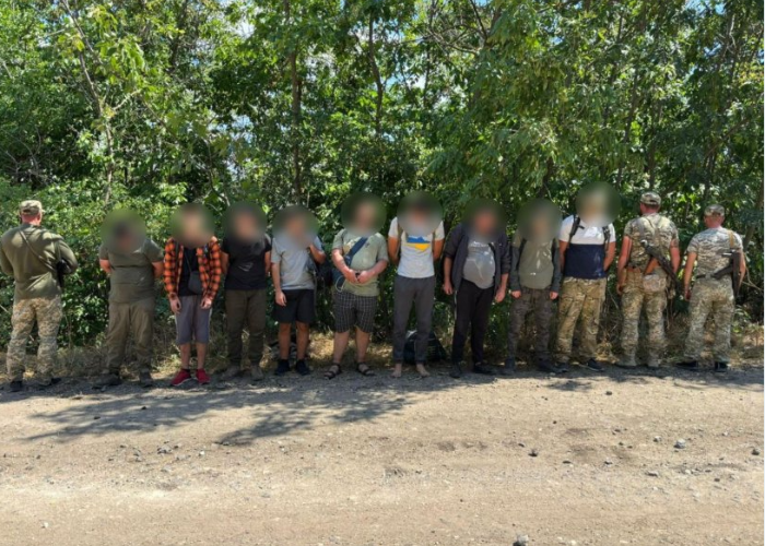 Три доби під жарким сонцем: на кордоні з Молдовою затримали «туристів» з Житомирської та інших областей