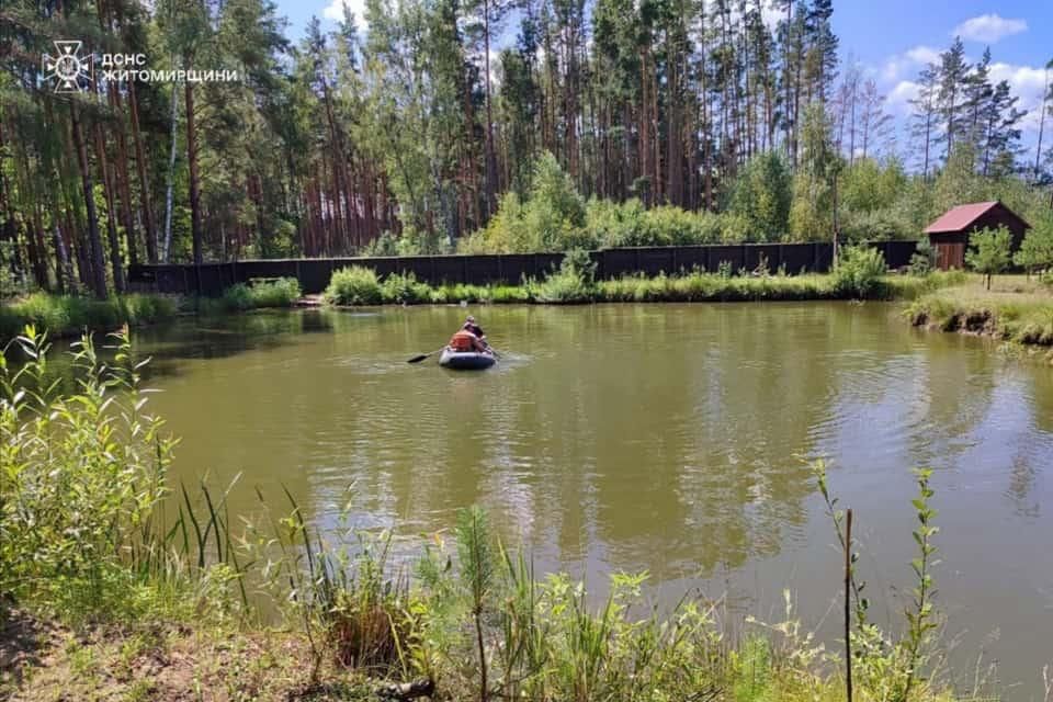 Пірнув та не виплив – зі ставка на Овруччині рятувальники дістали тіло молодого чоловіка