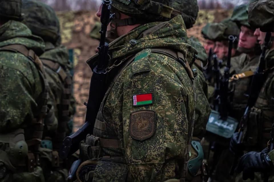 Білорусь може ввести воєнний стан через удари по території росії