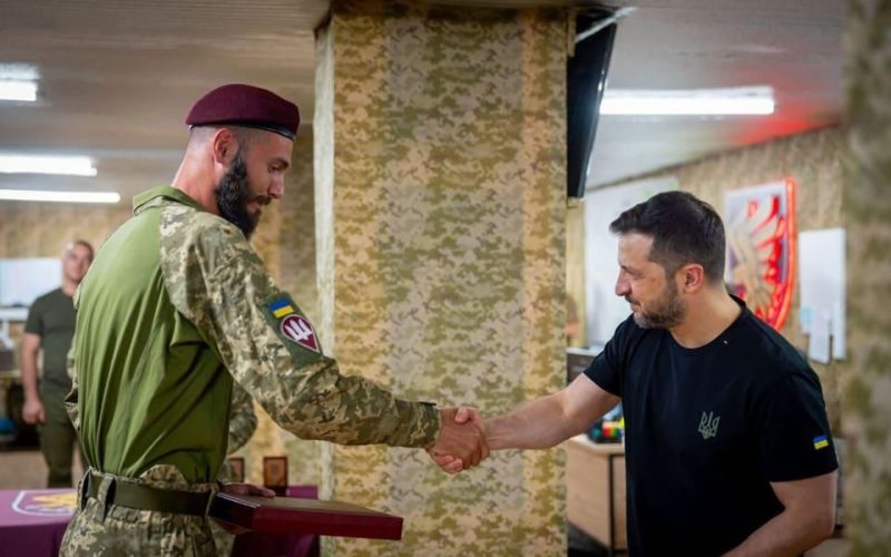Десантників однієї з бригад Житомирщини, які воювали на Курщині президент відзначив нагородами