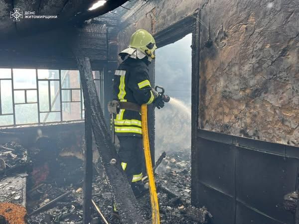 У селі Словечанської громади горіли господарча будівля, будинок та сарай